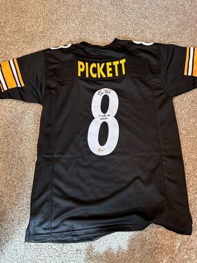 Kenny Pickett Signed and Authenticated Jersey. Pittsburgh Steelers. #8. NFL.